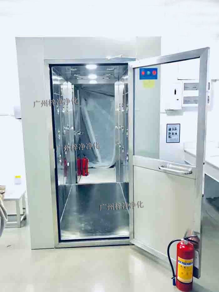 風淋室作為一種重要的空氣凈化設(shè)備 風淋室作為一種重要的空氣凈化設(shè)備