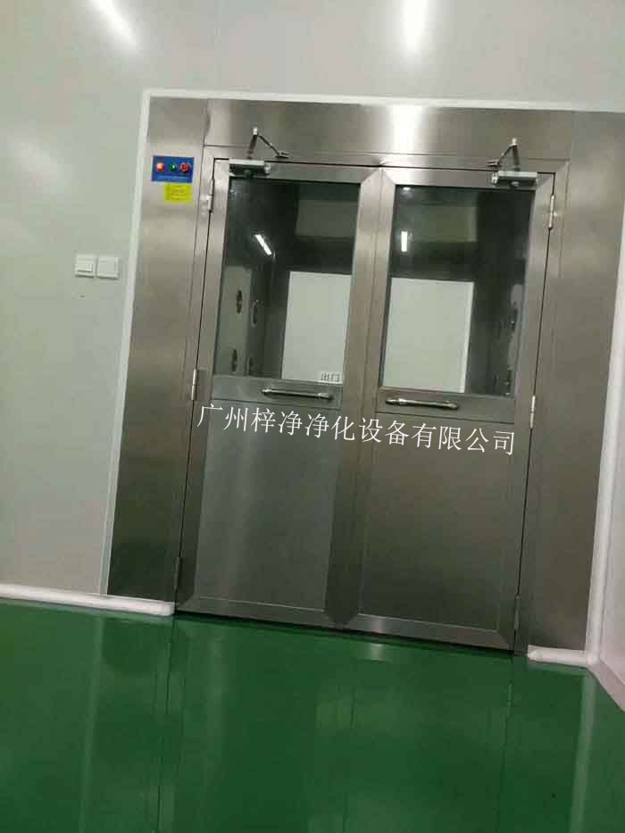 檢查風淋室高效過濾器和初效過濾器是否干凈，如有灰塵或雜質，應進行清潔或更換。