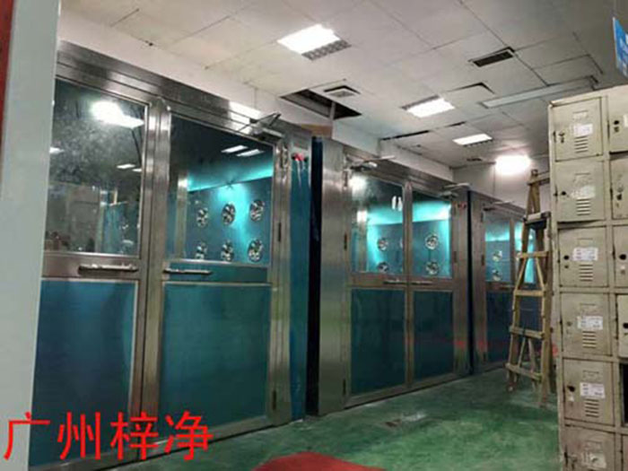 風(fēng)淋室安裝現(xiàn)場(chǎng)地面一定要平整的幾點(diǎn)說(shuō)明